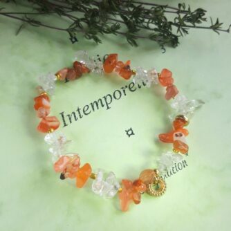 Bracelet Cornaline cristal en perles chips naturelles pour illuminer la journée.