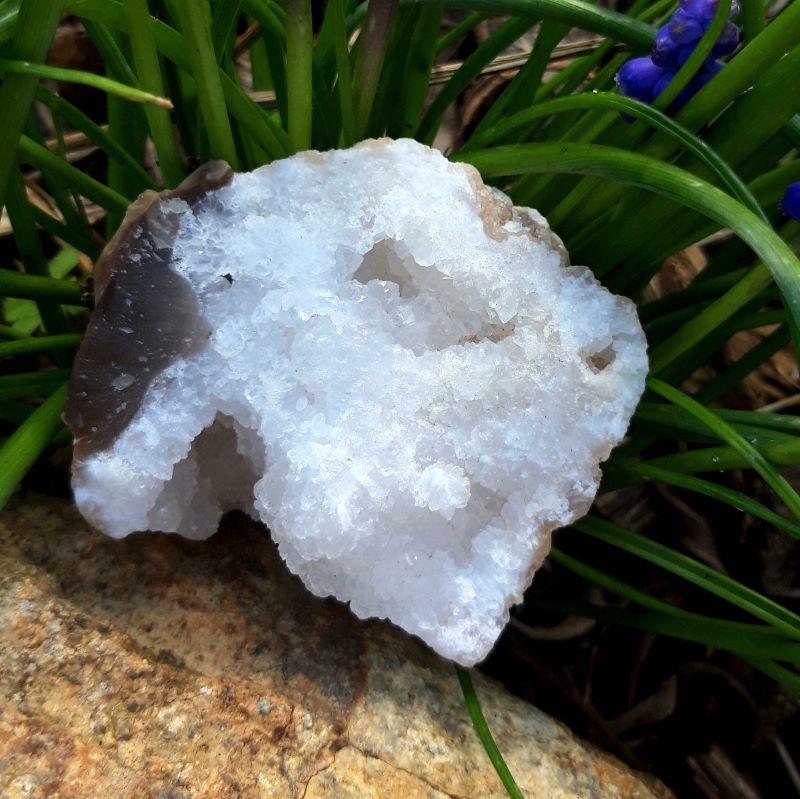 Parfaite druse de quartz pour remplir d'amour et d'énergie positive notre maison. Druse de quartz