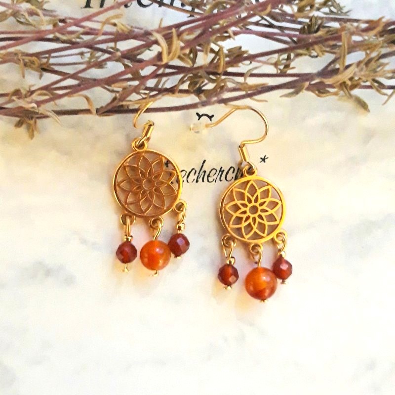 Des Boucles mandala en cornaline naturelle pour rehausser votre tenue Boucles d'oreilles pierres naturelles